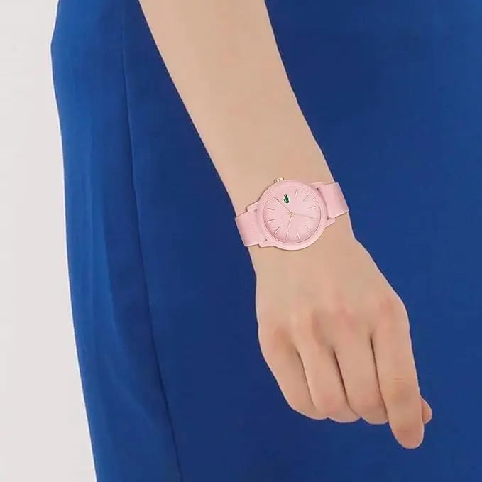 Lacoste Montre Analogique à Quartz pour Homme ou Femme de la Collection Lacoste.12.12. Bracelet en Silicone